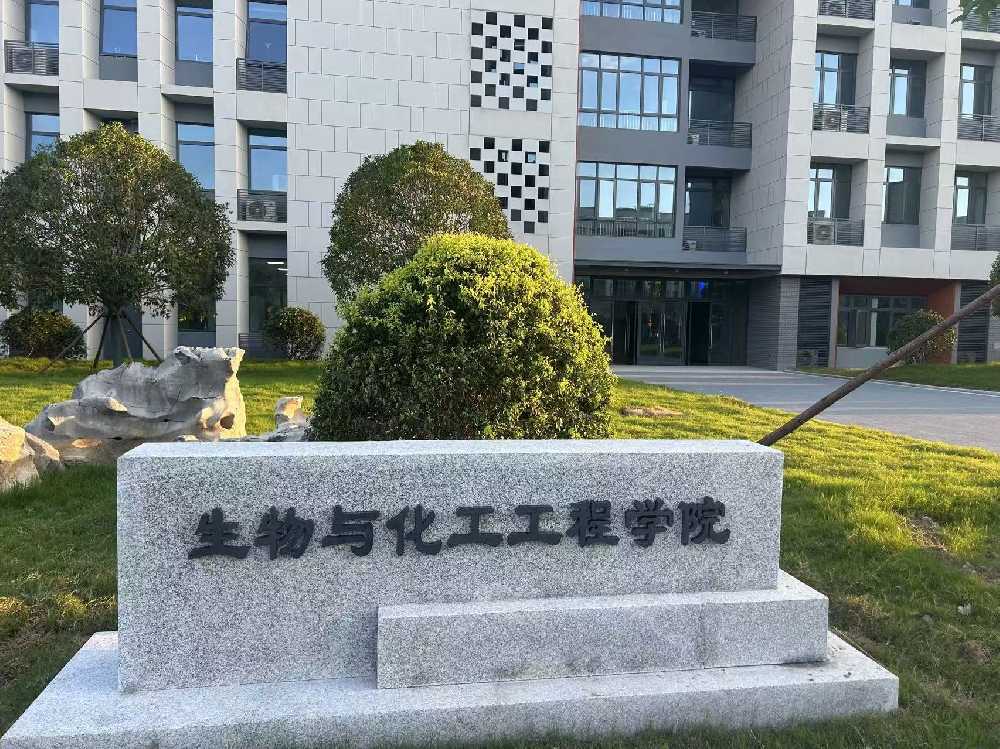 合山市扬州职业大学体育场高杆灯项目